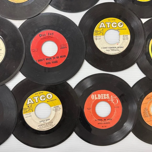 Lot of 17 Vintage Assorted Bundle Multi-color 45 RPM Vinyl Records Untested 7 in - Picture 4 of 9